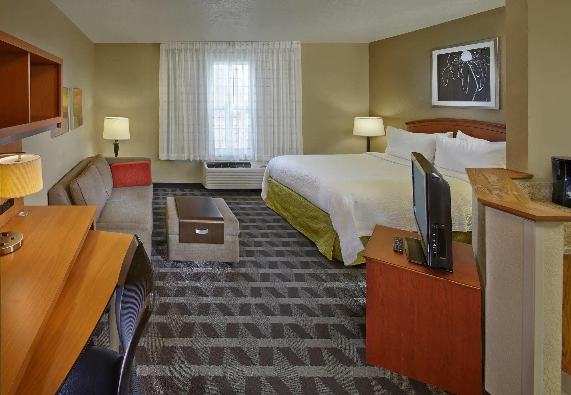 Towneplace Suites By Marriott St. Petersburg Clearwater Exterior foto