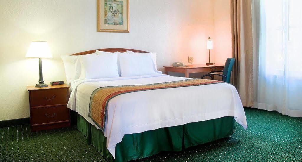 Towneplace Suites By Marriott St. Petersburg Clearwater Exterior foto